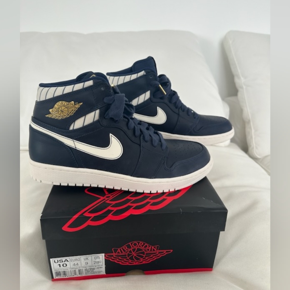Air Jordan 1 Retro Jeter - NIB - NEVER WORN - SIZE 10